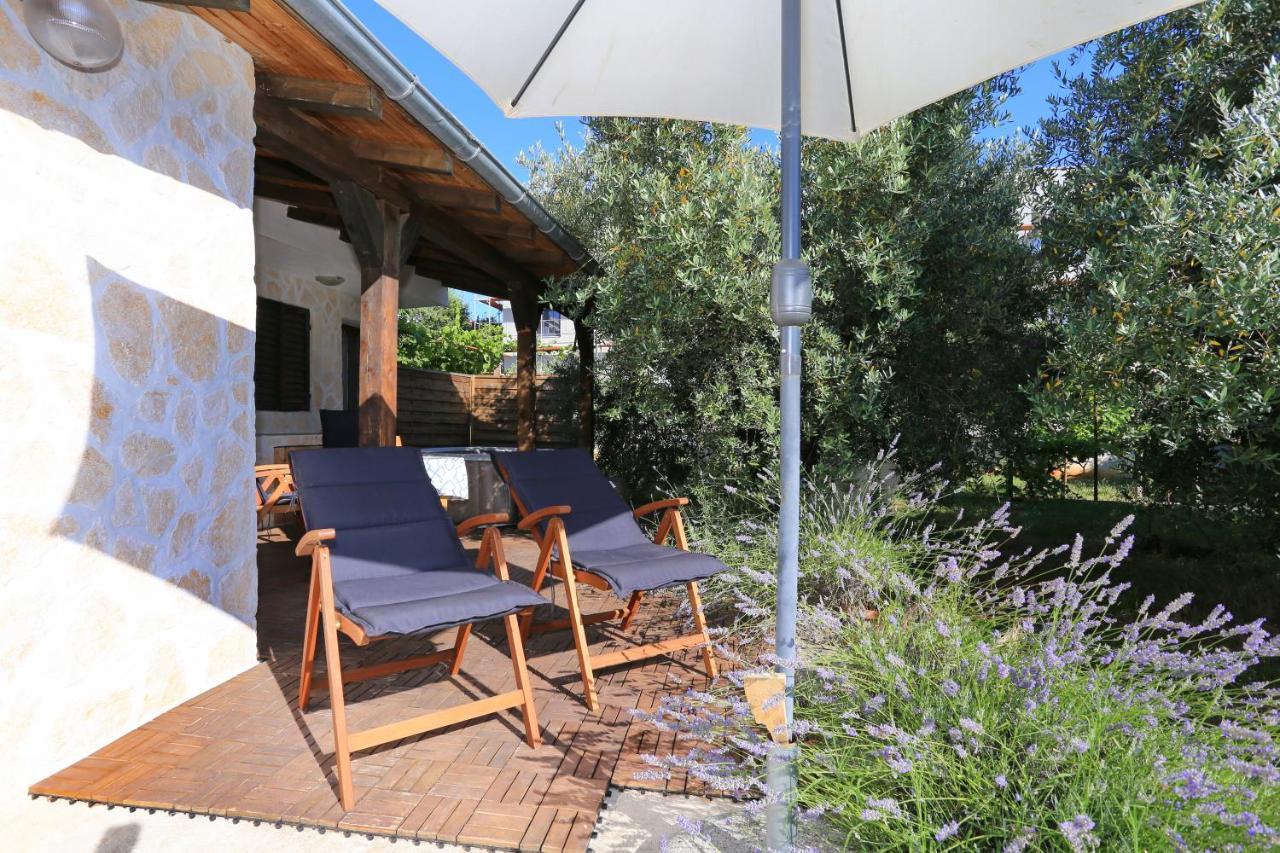 Hacienda Mia With Yacuzzi,bbq , Free Parking Willa